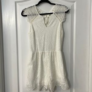 Express like new short romper
